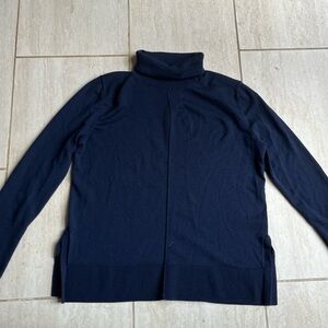 Banana Republic women’s navy blue 100% merino wool turtleneck size M